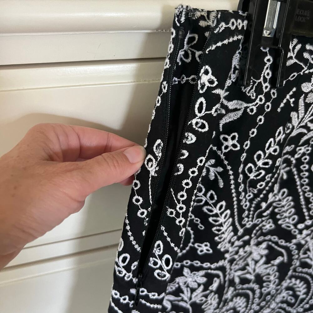 LOFT Women's Black & White Embroidered Scalloped Hem Skirt Size 10 Office Siren - Picture 3 of 9